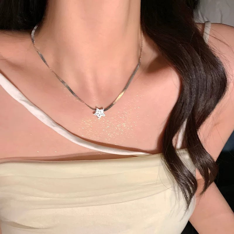 Damen Halskette mit funkelndem Sternanhänger aus hochwertigem Edelstahl Shop Nory