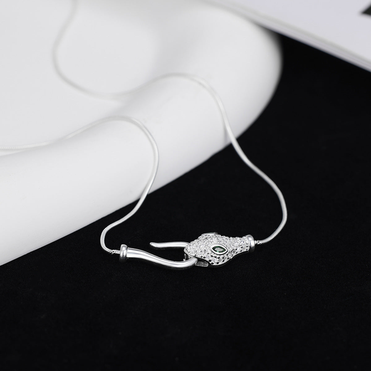 Damen filigrane Halskette mit kunstvollem Schlangendesign und funkelnden Zirkonia Shop Nory
