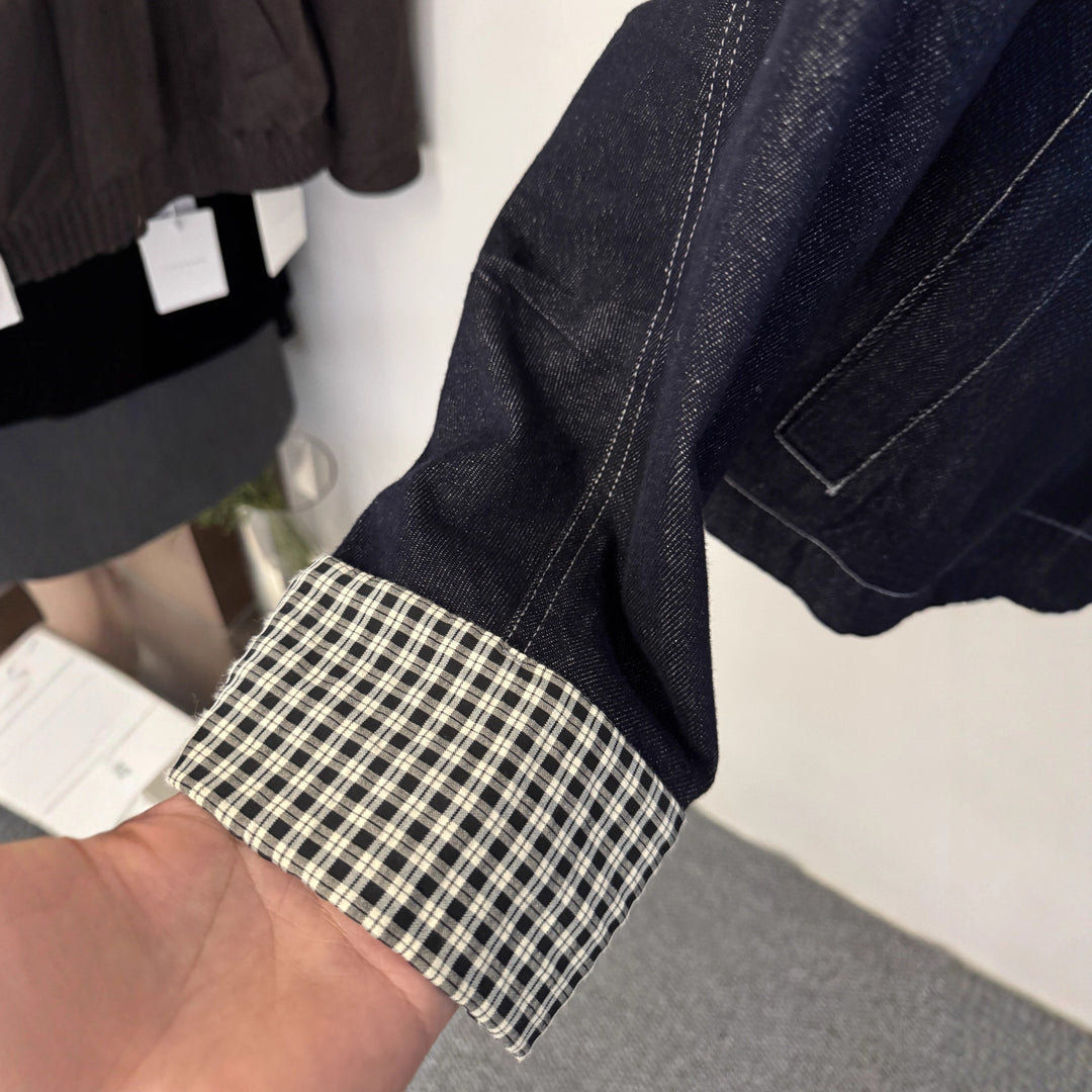 Damen Kurz geschnittene Denimjacke mit kontrastierenden Karomanschetten Shop Nory