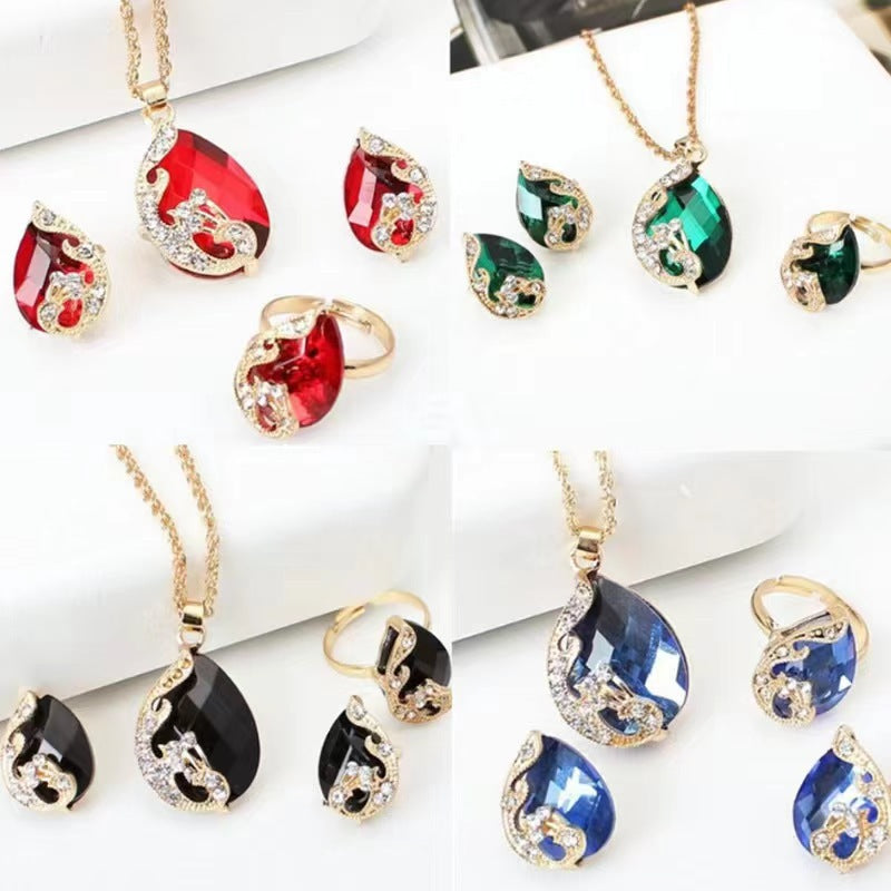 Tropfen facettiertes Kristall Anhänger Halskette Ring und Stud Ohrringe Set