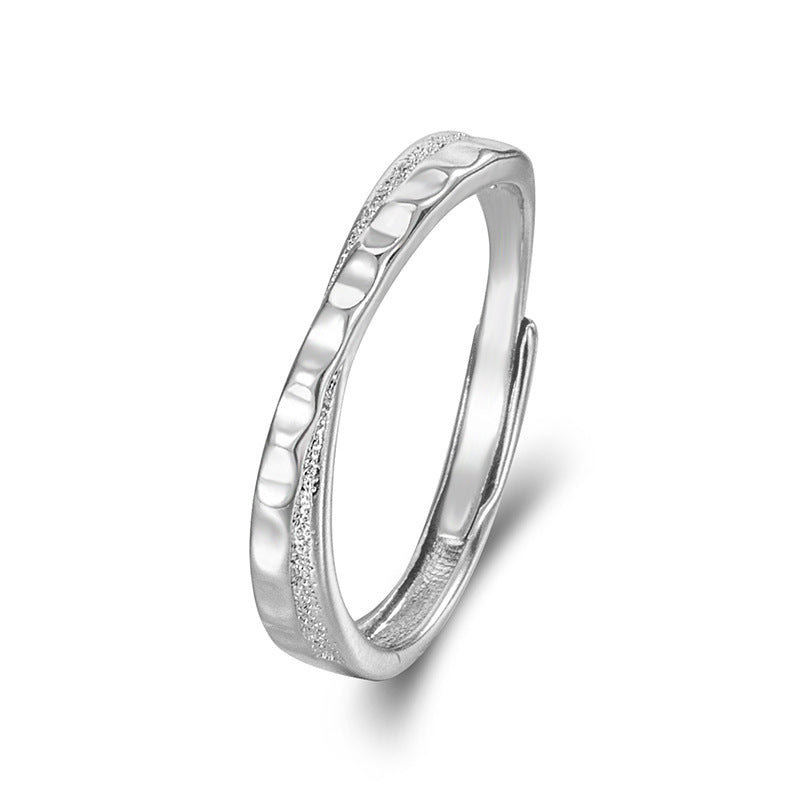 Damen Modischer Ring mit gewelltem Design und feinen Oberflächenakzenten Shop Nory