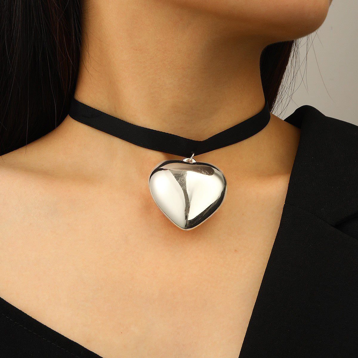 Damen Choker-Halskette mit goldenem Herzanhänger Shop Nory