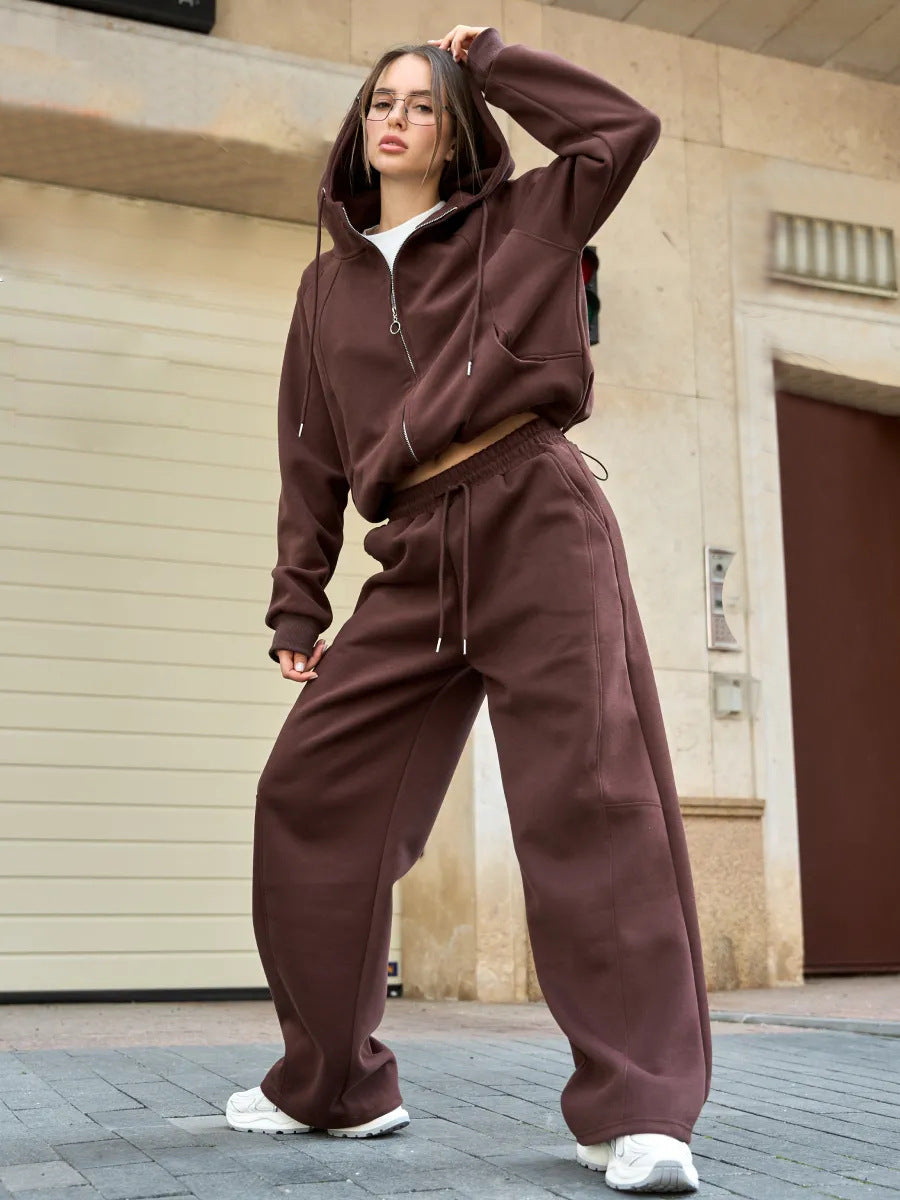 Damen Oversize-Zip-Hoodie mit Kängurutasche und hochgeschnittener Sweathose mit weiter Beinführung Set Shop Nory