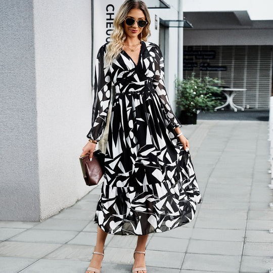 Damen nan fließendes Maxikleid mit V-Ausschnitt, geraffter Empire‑Taille und Stufenrock Shop Nory
