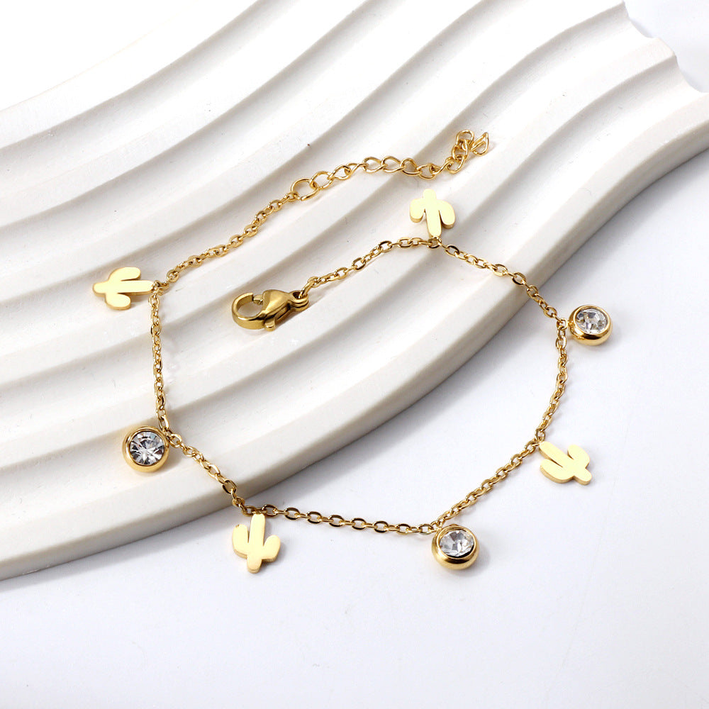 Damen Armband mit funkelnden Zirkonia und handgefertigten Anhängern Shop Nory