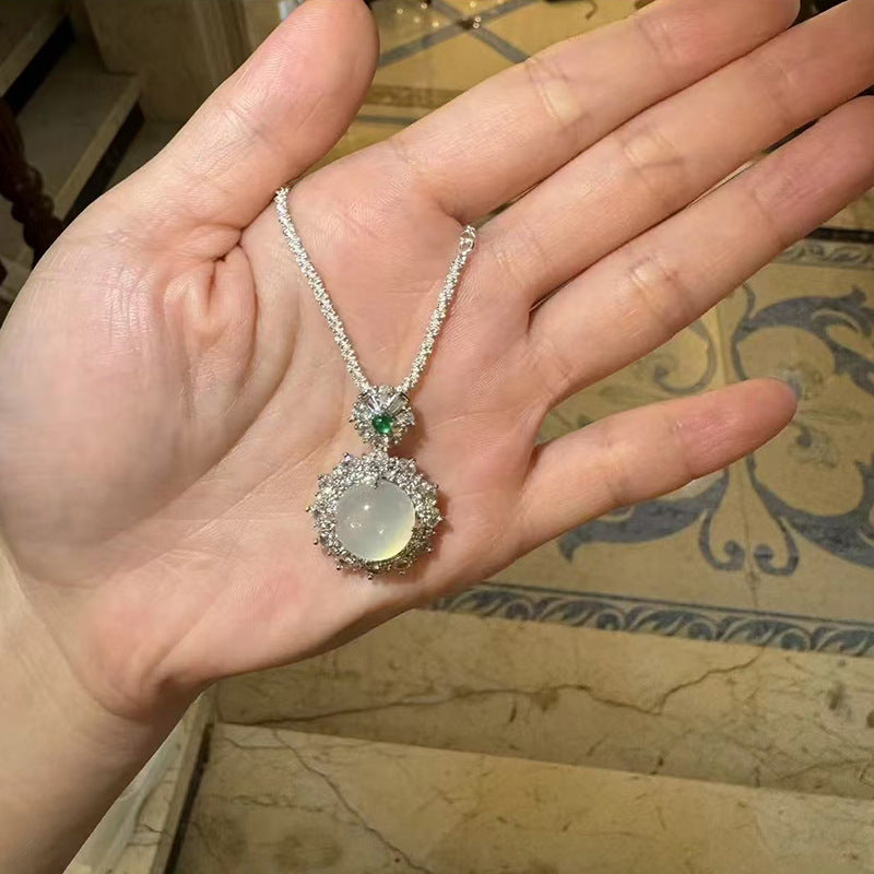 Damen elegante Halskette mit kunstvollem Anhänger und funkelnden Zirkonia Shop Nory
