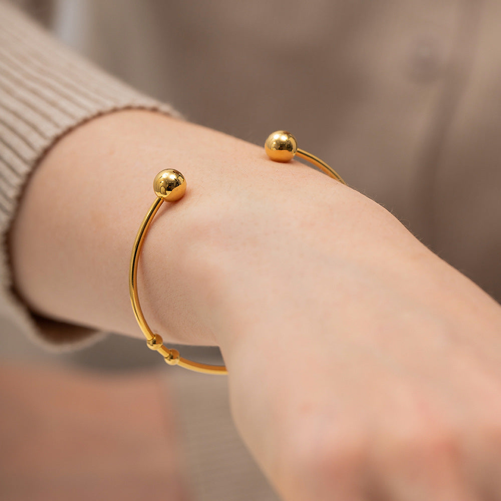 Damen Offenes Armreif mit elegantem Spiral-Design und Goldakzenten Shop Nory