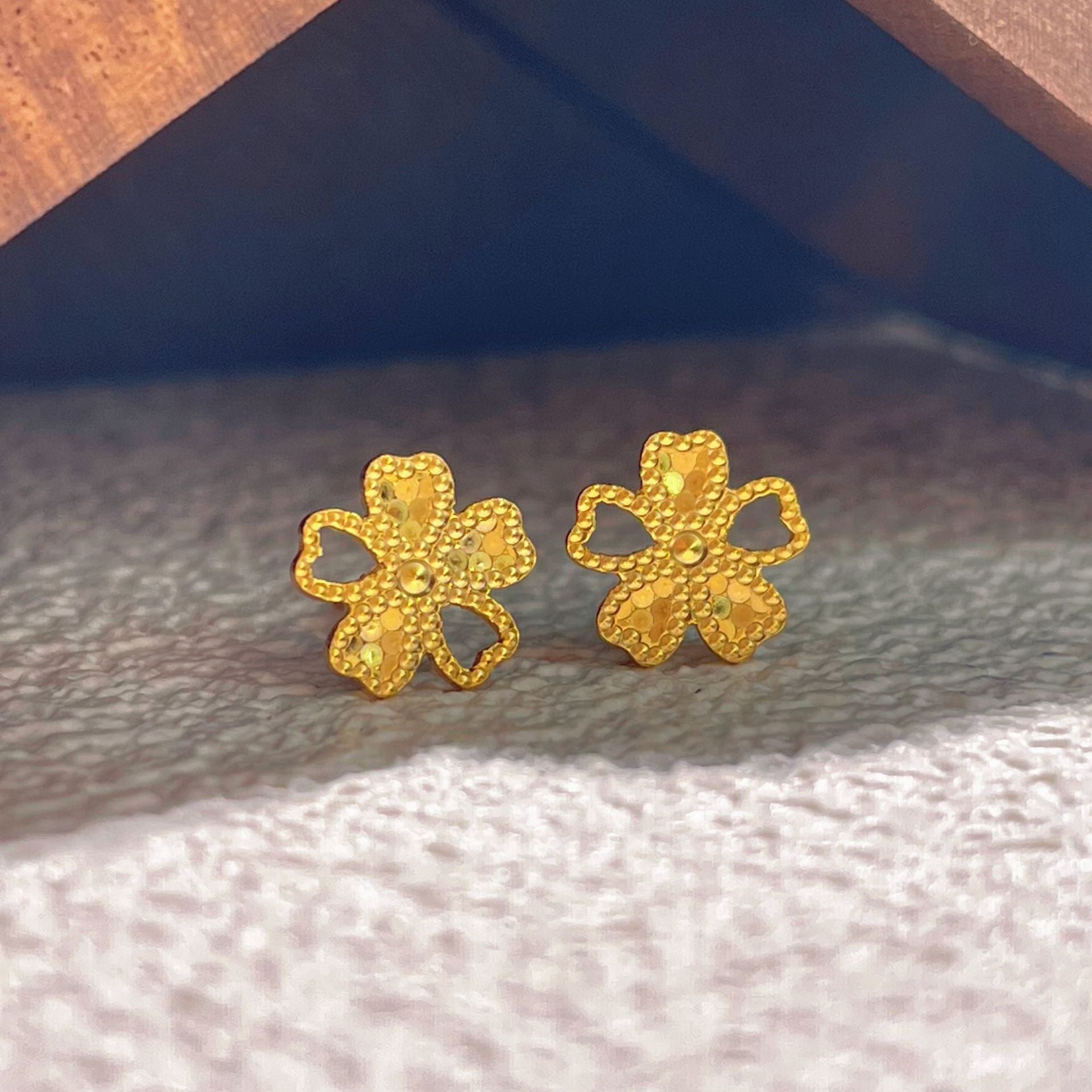 Damen filigrane Blumen-Ohrstecker aus hochwertigem Metall Shop Nory