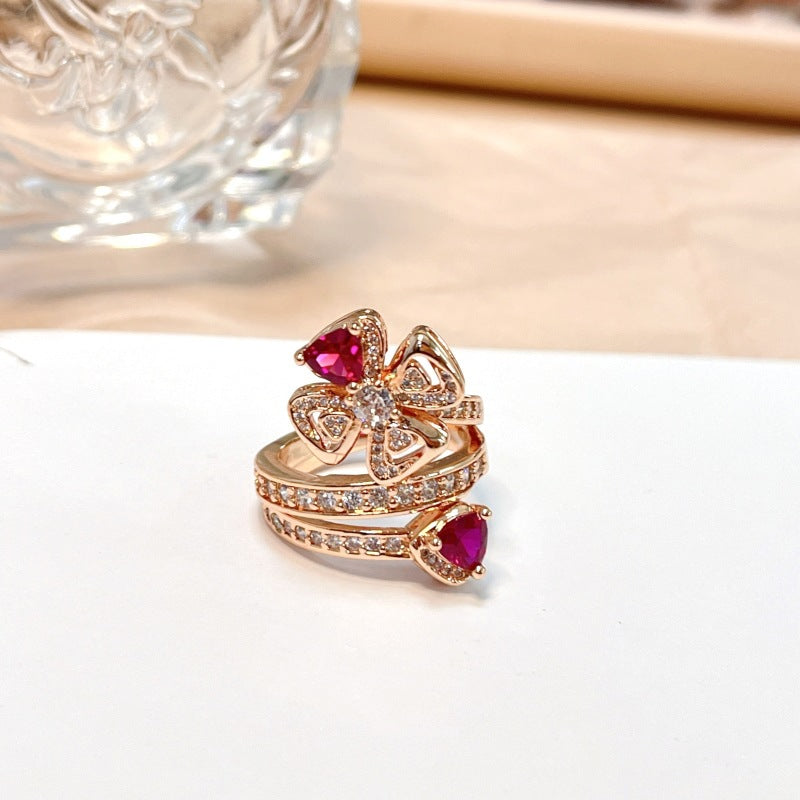 Damen Halskette mit kunstvollem Blumenanhänger und hochwertigen Zirkonia Shop Nory