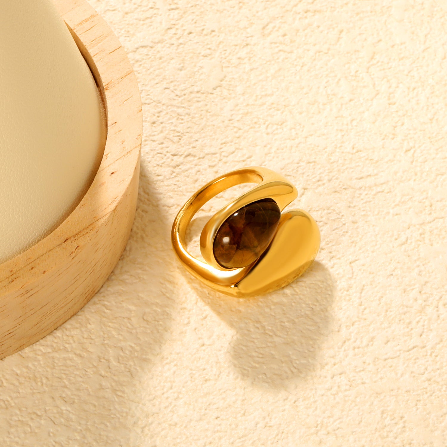Damen Ring mit innovativem Schwungdesign und edler Perlenakzent Shop Nory