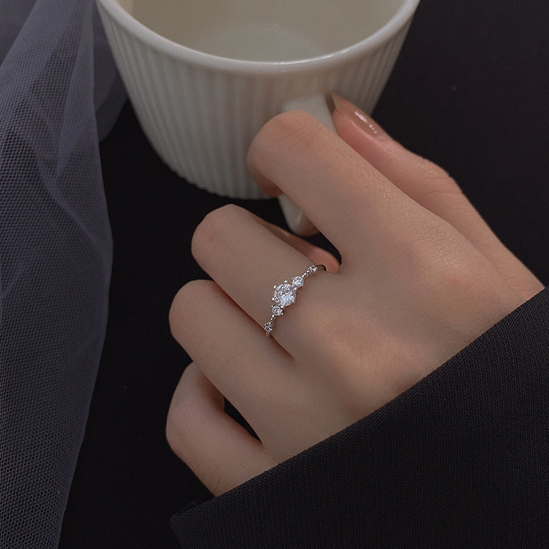 Damen luxuriöser Ring mit funkelndem Zirkonia Shop Nory