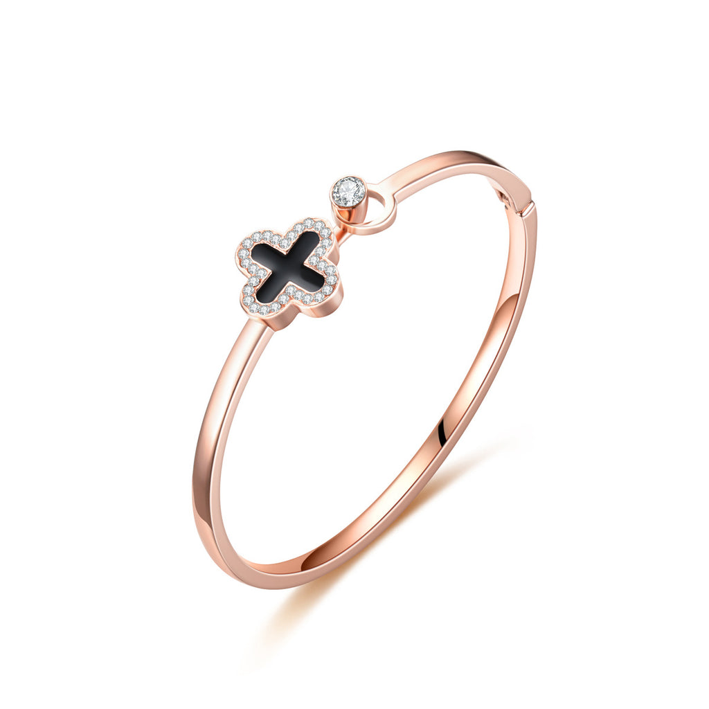 Damen Armreif mit filigranem Kreuzanhänger und funkelnden Zirkonia Steinen Shop Nory