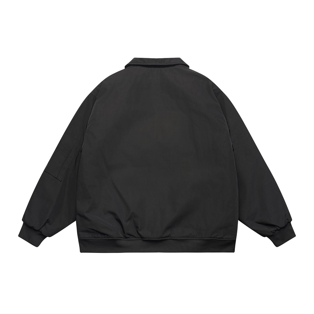 Unisex Kurz geschnittene Boxy‑Bomberjacke mit gesteppter Kontrastfutter-Innenseite, Utility‑Pattentaschen und geripptem Saum Shop Nory