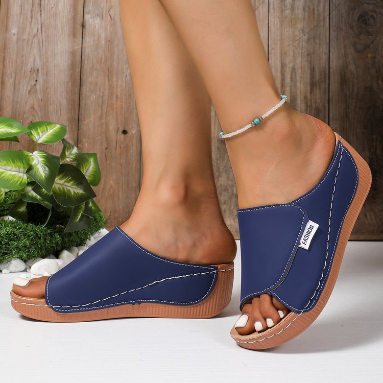 Damen Offene Zehen-Pantoletten mit Soft‑Suede‑Obermaterial, verstellbarem Klettverschluss und dämpfender Keilsohle Shop Nory