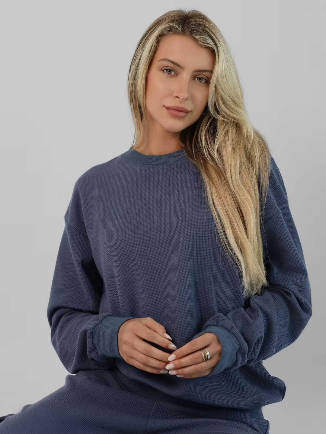 Damen geräumiges Waffelstrick-Loungewear-Set mit Rundhalsausschnitt und Tunnelzughose Shop Nory