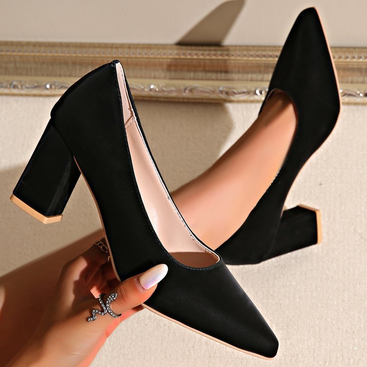 Damen Elegante Pumps mit modischem Blockabsatz und spitzem Design
