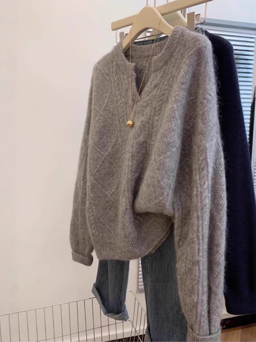 Damen Oversize Mohair-Optik Zopfmusterpullover mit V‑Ausschnitt und überschnittener Schulter Shop Nory