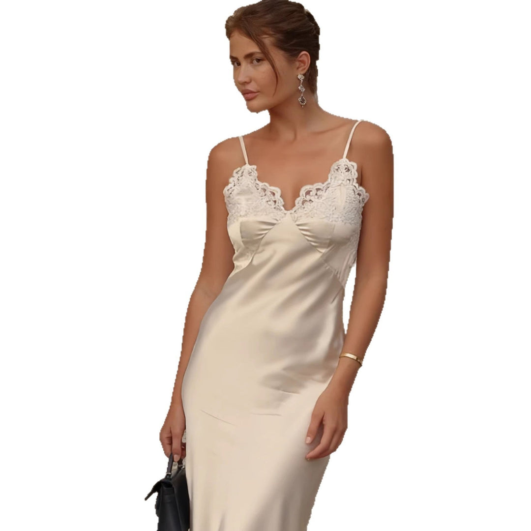 Damen elegantes Satin Maxikleid mit Spitzenbesatz und schmalem Trägerdesign Shopnory