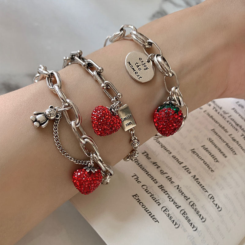 Damenarmband mit herzförmigem Anhänger und funkelnden Details Shop Nory