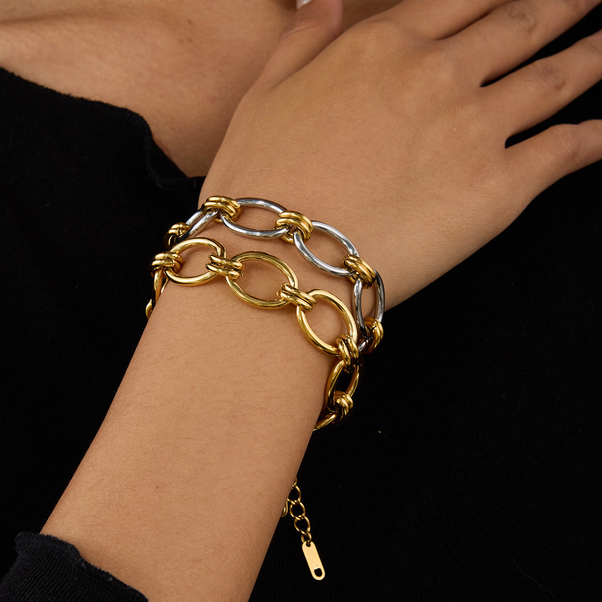 Damen Armband mit modernem Kettenmuster und verstellbarem Verschluss Shop Nory