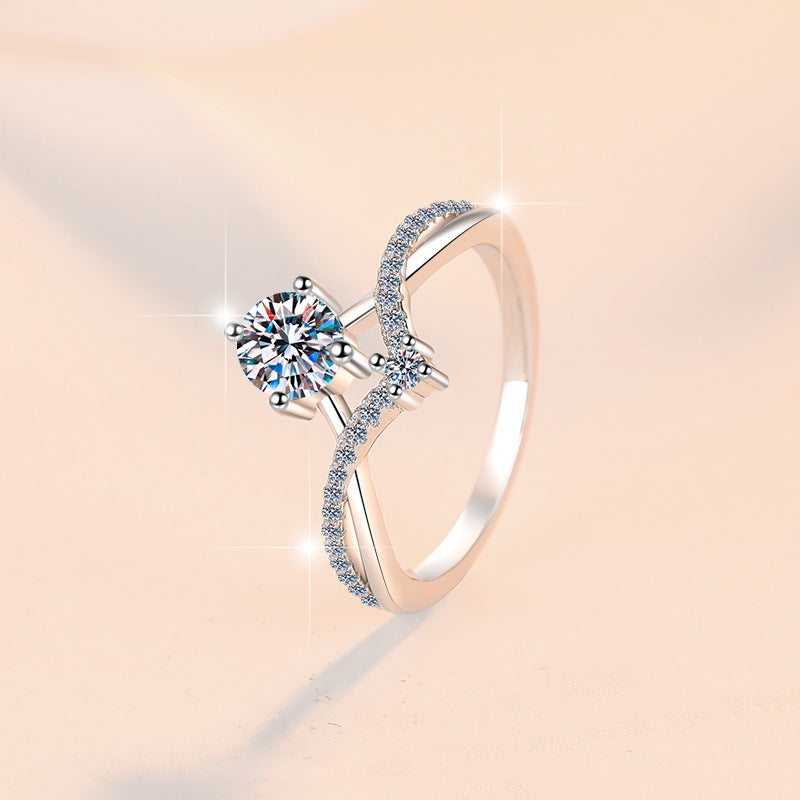 Damen Verlobungsring mit schwarzem Hauptstein und funkelnden Zirkonia-Elementen Shop Nory