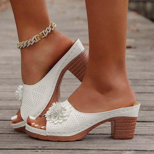 Damen Lederoptik-Peeptoe Mules mit Blütenapplikation und mittlerem Blockabsatz Shop Nory