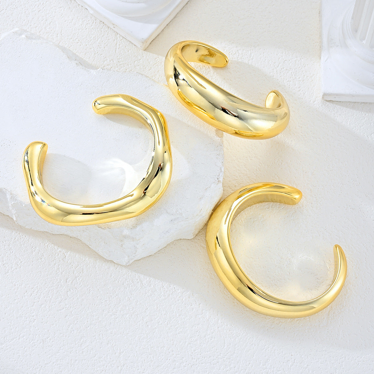 Damen Armreifen-Set mit geschwungenem und modernem Design Shop Nory