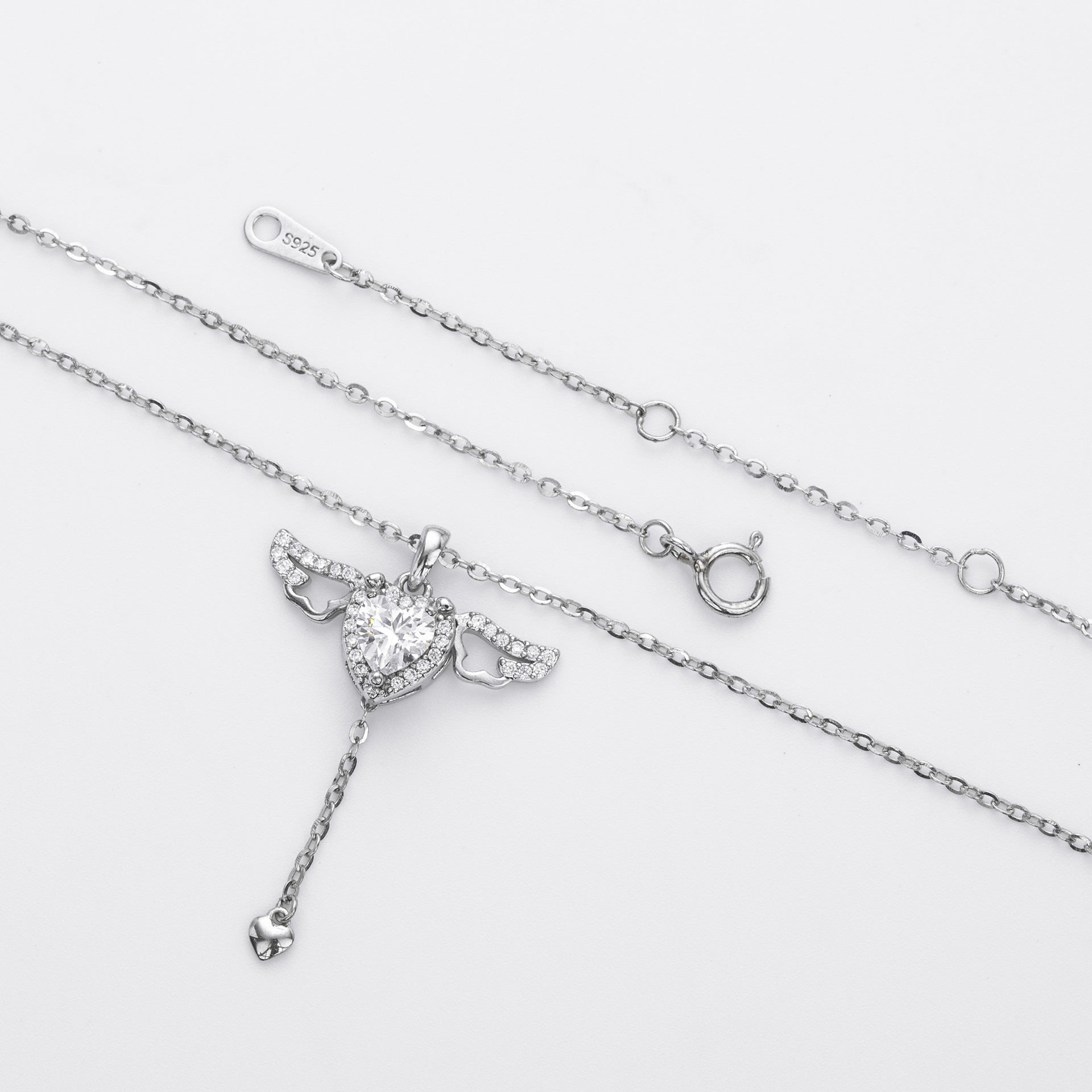 Damen Halskette mit herzförmigem Anhänger und Engelsflügeln Shop Nory