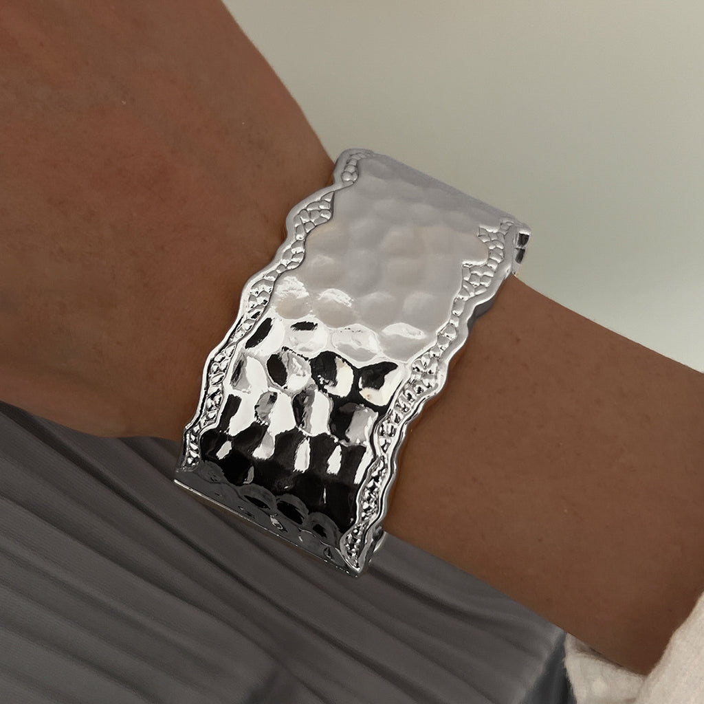 Damen Armreif mit kunstvollem Hammerschlag-Design Shop Nory