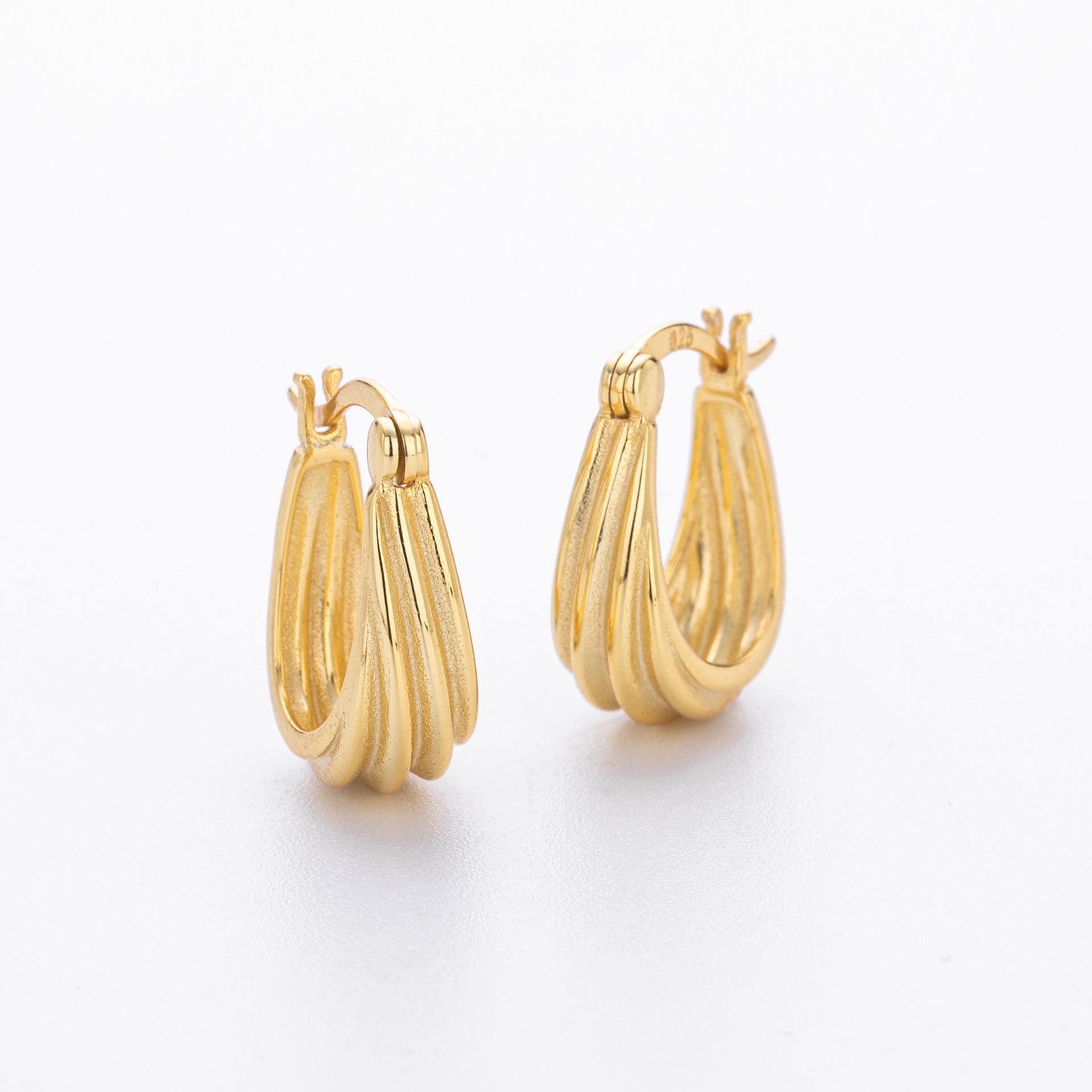 Damen Ohrringe mit raffiniertem gewellten Design aus 925 Sterling Silber Shop Nory