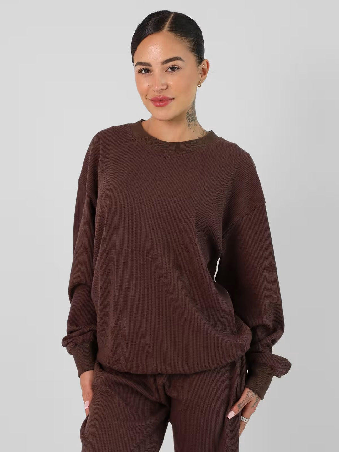 Damen geräumiges Waffelstrick-Loungewear-Set mit Rundhalsausschnitt und Tunnelzughose Shop Nory