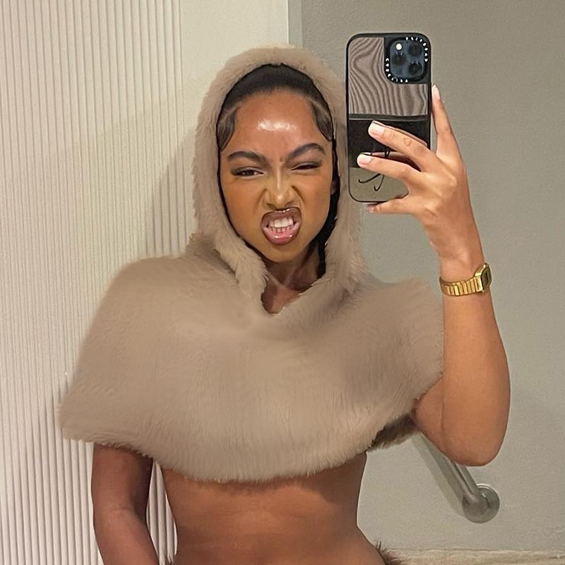 Damen Kurzes Kapuzen‑Capelet aus luxuriösem Kunstpelz mit kaschierender Schulterpartie Shop Nory