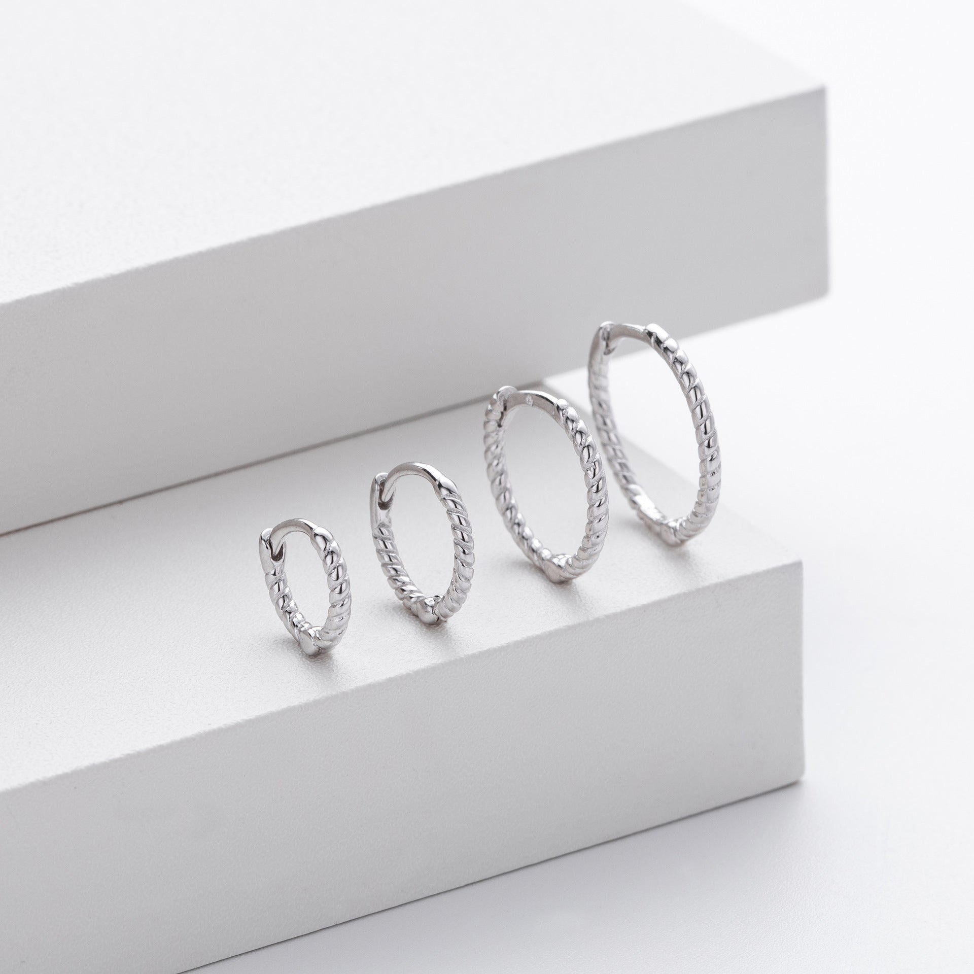 Damen Creolen mit gedrehtem Design aus 925 Sterlingsilber Shop Nory