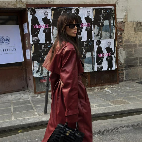 Damen Langer Kunstleder‑Trenchcoat mit Taillengürtel, weitem Revers und wasserabweisender Oberfläche Shop Nory