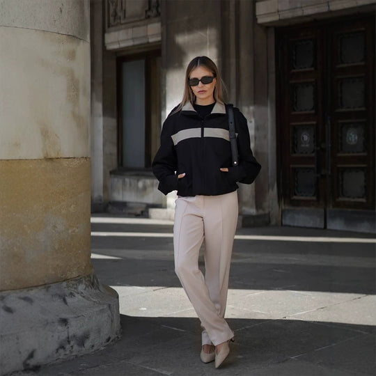 Damen Cropped Bomberjacke mit Kontraststreifen, Stehkragen und kastiger Silhouette Shop Nory