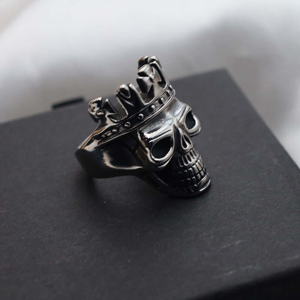 Herrenring mit Totenkopf und Krone Shop Nory