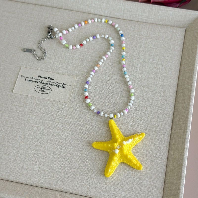 Damen Kette mit einzigartigem Sternenanhänger und buntem Perlenmuster Shop Nory