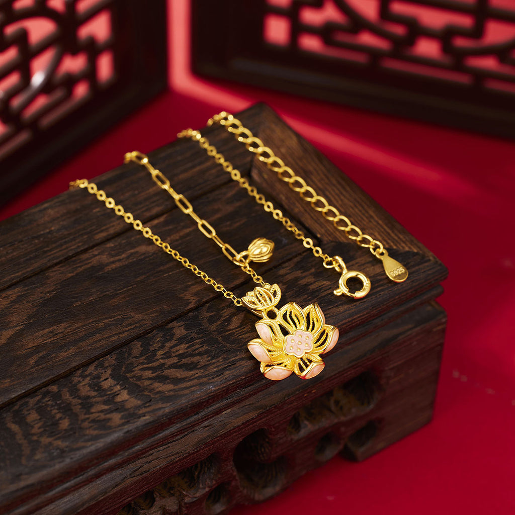 Damen Halskette mit kunstvollem Lotus-Anhänger und feinen Details Shop Nory