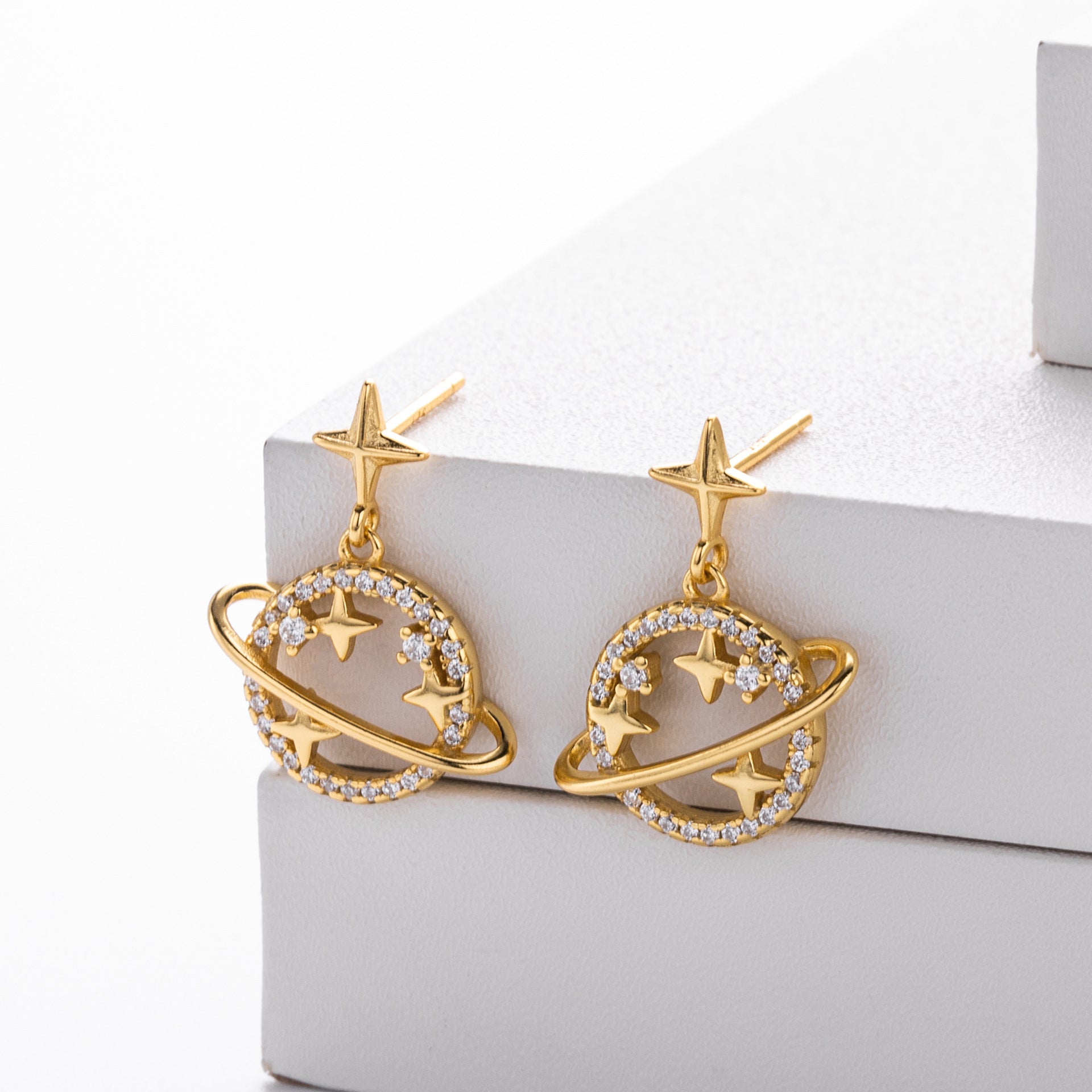 Damen Ohrhänger mit galaktischem Design und funkelnden Zirkonia Shop Nory