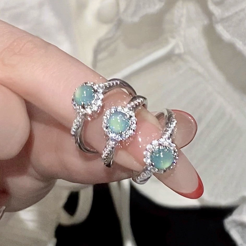 Damen eleganter Ring mit aquamarinfarbenem Stein und funkelnden Zirkonia Shop Nory