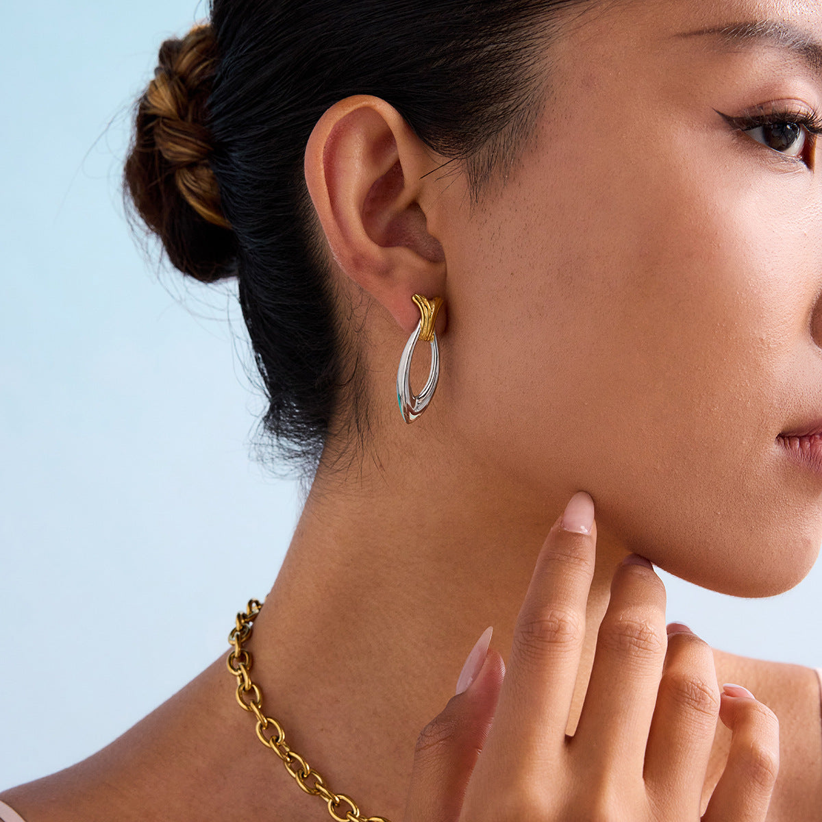 Damen Ohrhänger mit elegantem geschwungenem Design aus hypoallergenem Edelstahl Shop Nory