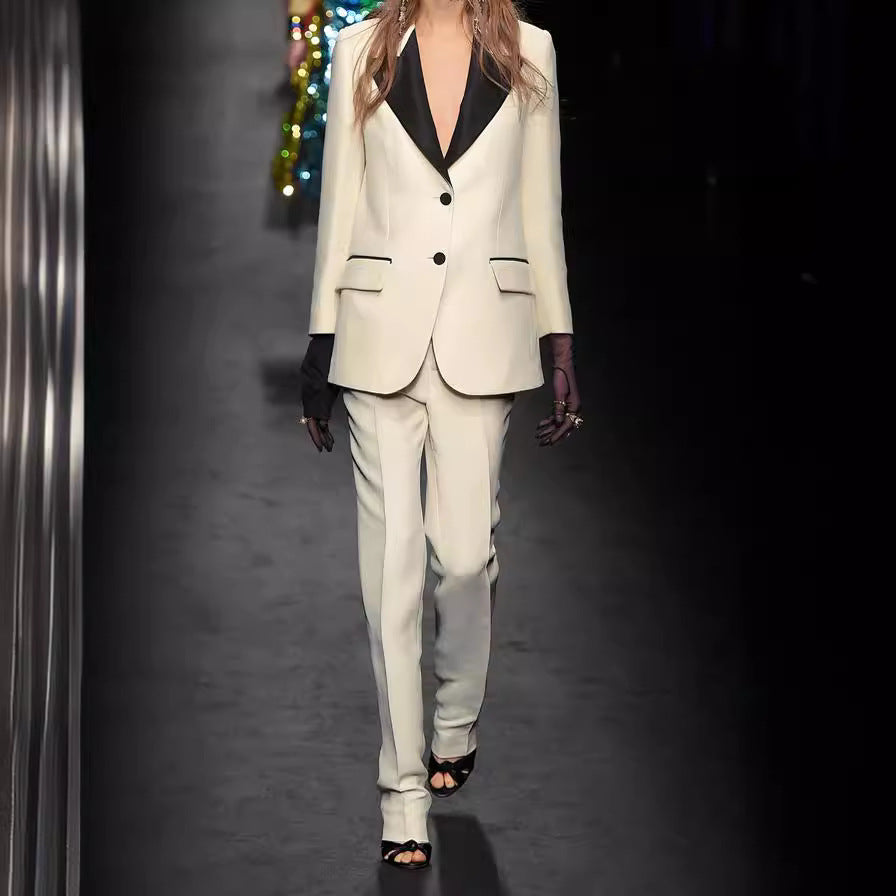 Damen Smokingsakko im Tailoring mit spitzem Schalkragen und kontrastiertem Reversbesatz Shop Nory