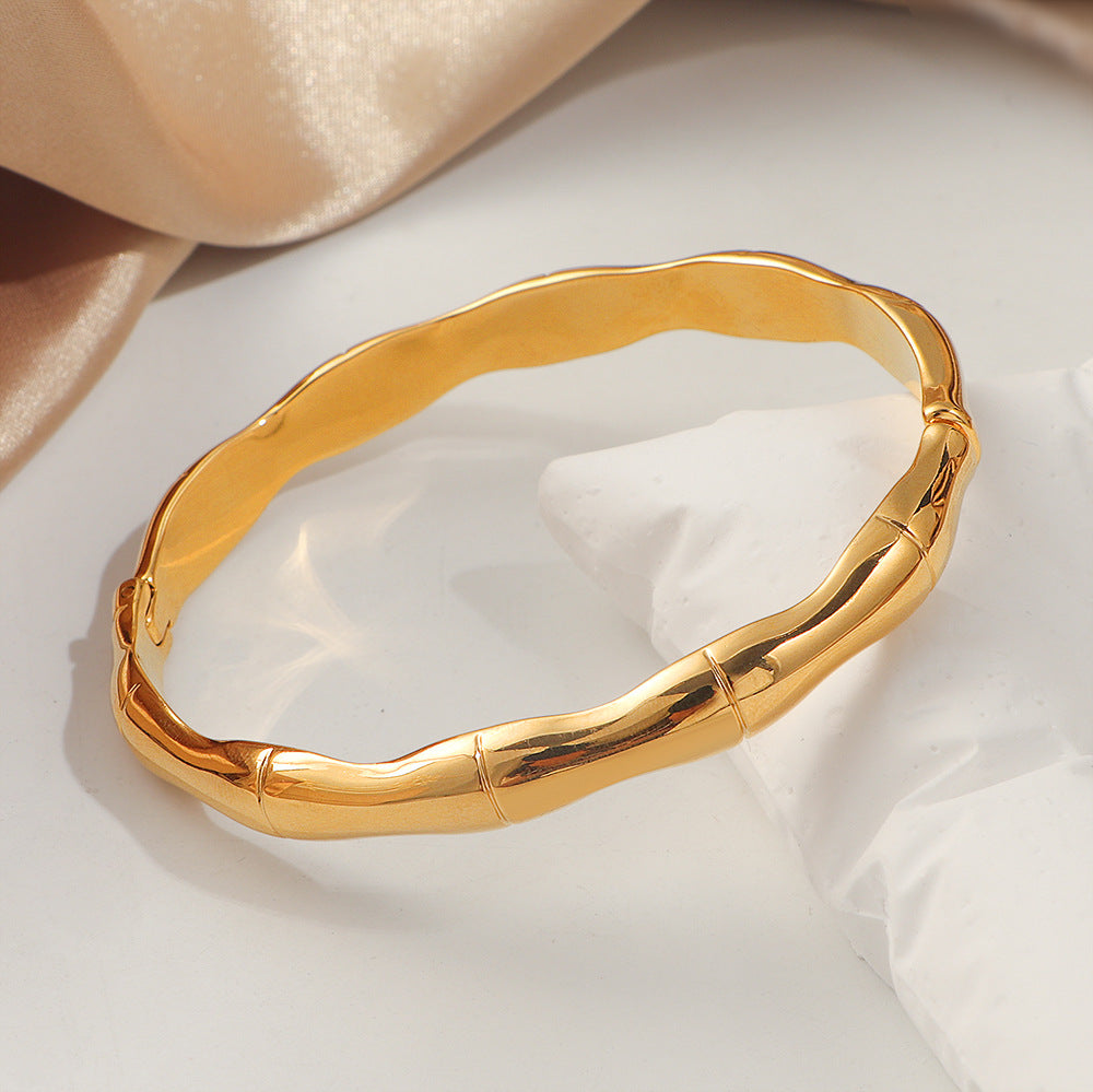 Frauen Sculptural Gold Armreif Shop Nory