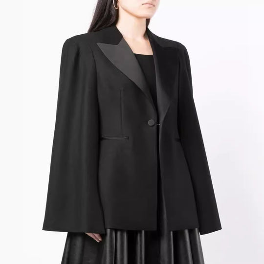 Damen Cape-Blazer mit Schlitzen an den Ärmeln und Satinrevers Shop Nory