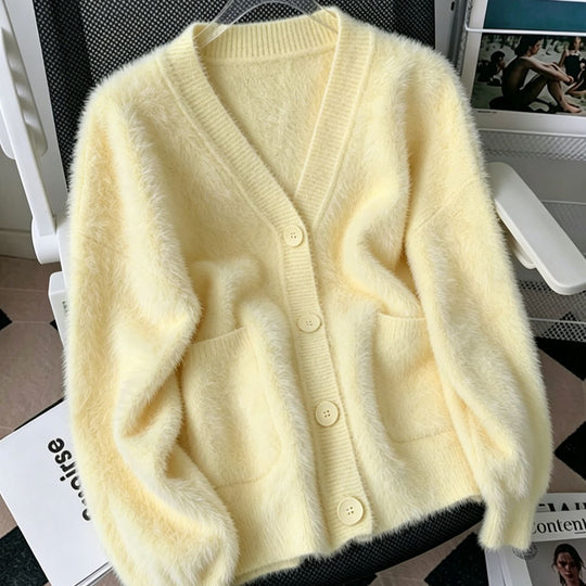 Damen Fluffy-Cardigan mit tiefem V-Ausschnitt, gerippter Knopfleiste und Eingrifftaschen Shop Nory