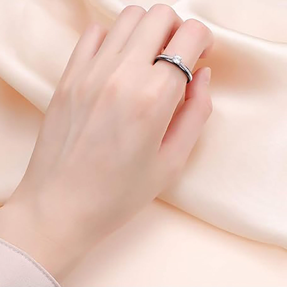 Damen Ring mit funkelndem Zirkonia-Besatz und elegantem Finish Shop Nory
