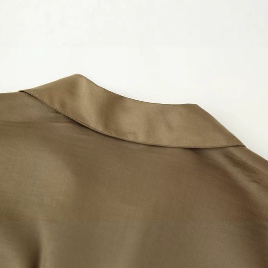 Damen Locker geschnittene Tunika-Hemdbluse mit halboffenem V-Ausschnitt und breiten Manschetten Shop Nory