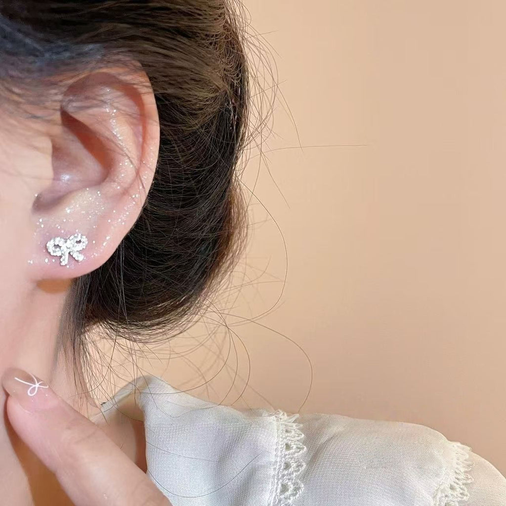 Damen Ohrstecker im zartem Schleifen-Design mit funkelnden Zirkonia Shop Nory