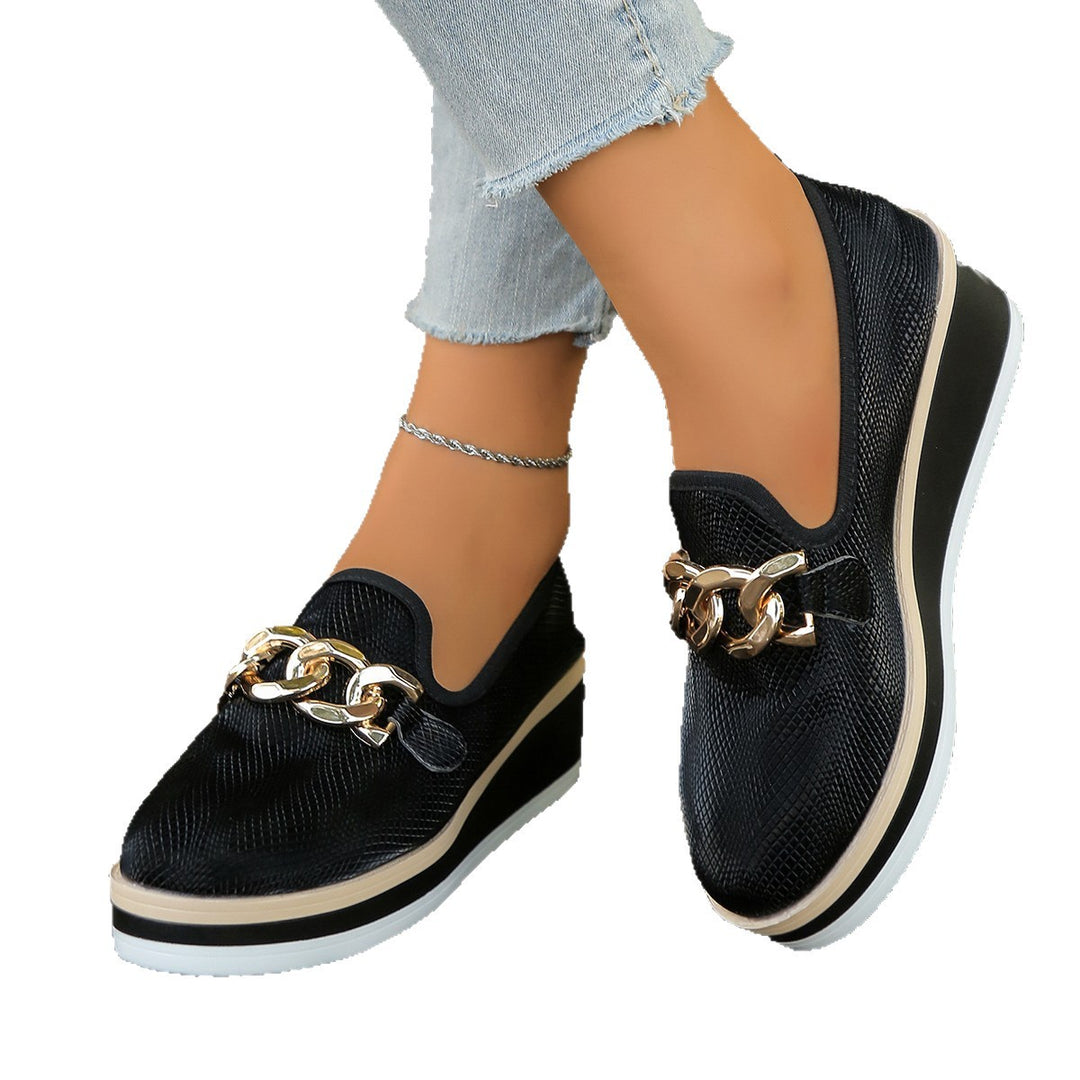 Damen slip-on Plateau-Loafer mit dekorativer Metallkette, strukturiertem Kunstleder und gepolstertem Komfortfußbett Shop Nory