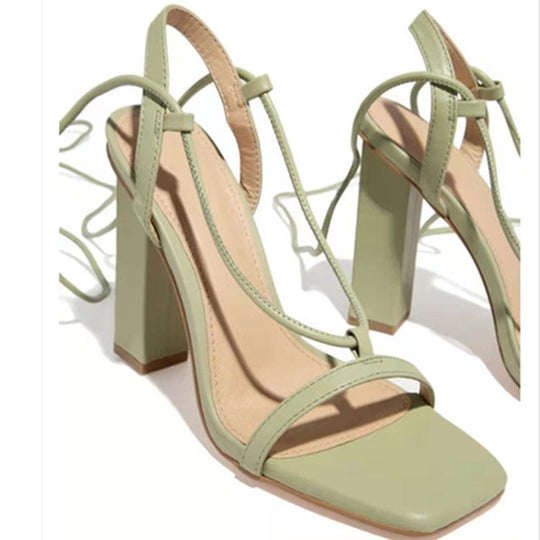 Damen High Heels mit elegantem Riemendesign und komfortablem Blockabsatz Shopnory